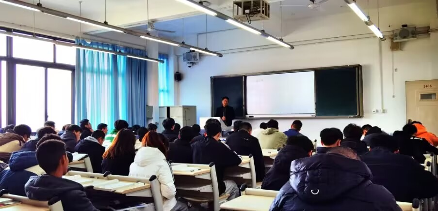 机车车辆学院与宿舍生活老师开展交流座谈会1.png