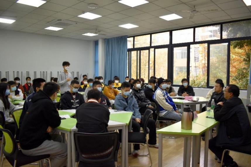 机车车辆学院校友返校日之校友交流座谈会4.png