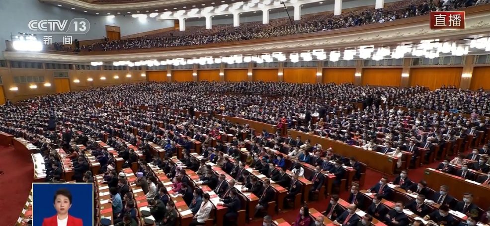 机车车辆学院全体师生热议“两会”胜利召开2.png