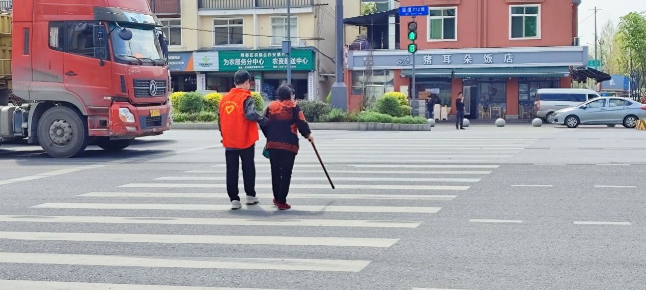 机车车辆学院组织开展助力全国文明典范城市建设志愿服务实践活动.png